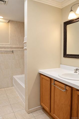 242 Maple Avenue 407, Westbury, NY 11590