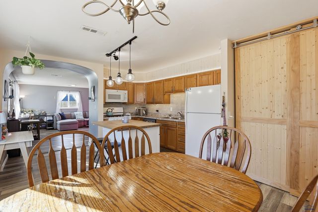 1213 WOODLAWN DR, Rapid City, SD 57701