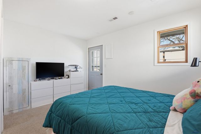 1213 WOODLAWN DR, Rapid City, SD 57701