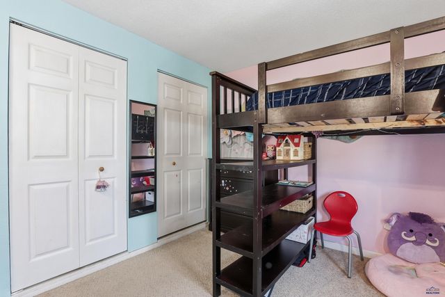 1213 WOODLAWN DR, Rapid City, SD 57701