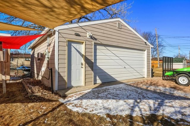 1213 WOODLAWN DR, Rapid City, SD 57701