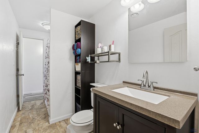 1213 WOODLAWN DR, Rapid City, SD 57701