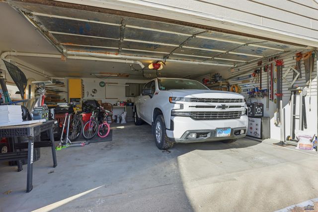 1213 WOODLAWN DR, Rapid City, SD 57701