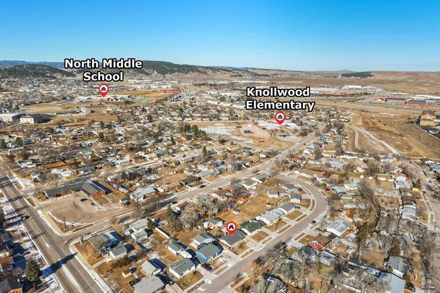 1213 WOODLAWN DR, Rapid City, SD 57701