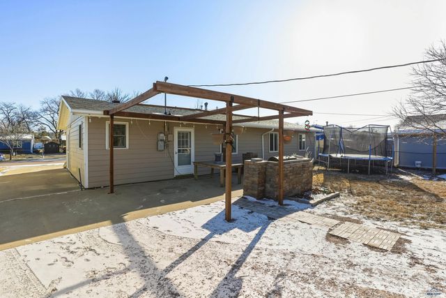 1213 WOODLAWN DR, Rapid City, SD 57701