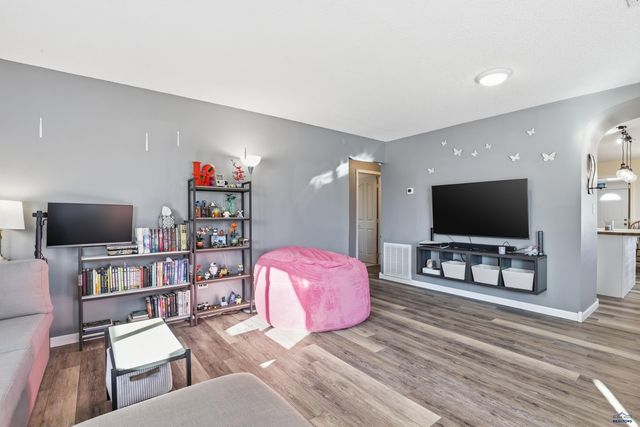 1213 WOODLAWN DR, Rapid City, SD 57701