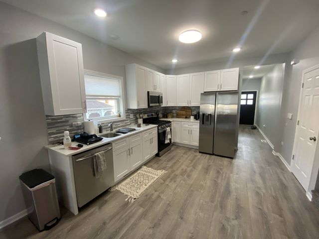 302 S Lodge Lane, Lombard, IL 60148