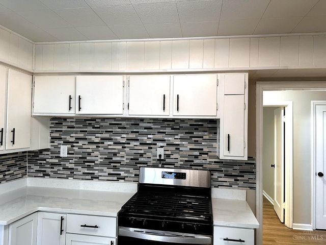 1612 Hunt Rd, Reading, OH 45215