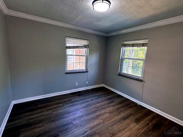 1612 Hunt Rd, Reading, OH 45215