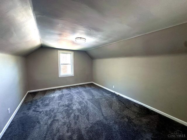 1612 Hunt Rd, Reading, OH 45215