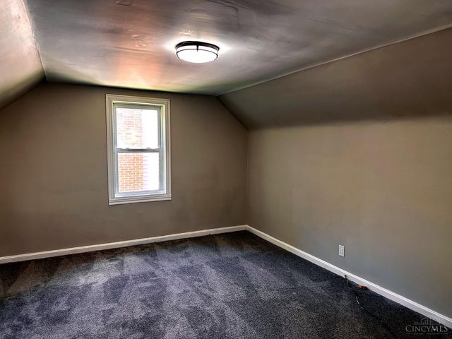 1612 Hunt Rd, Reading, OH 45215