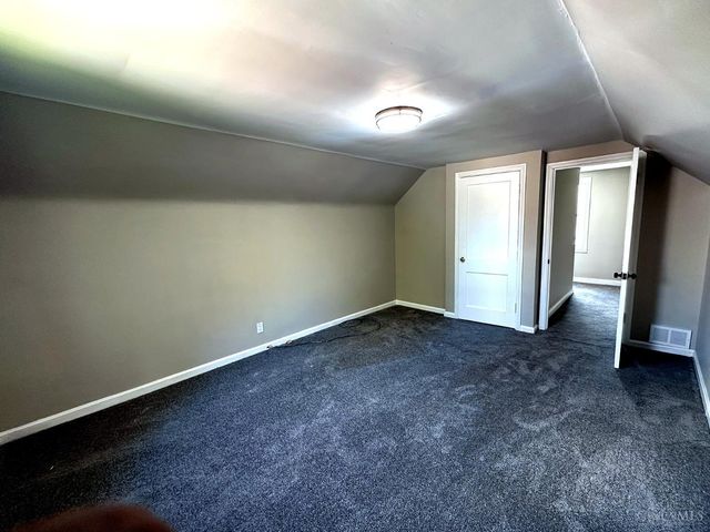 1612 Hunt Rd, Reading, OH 45215