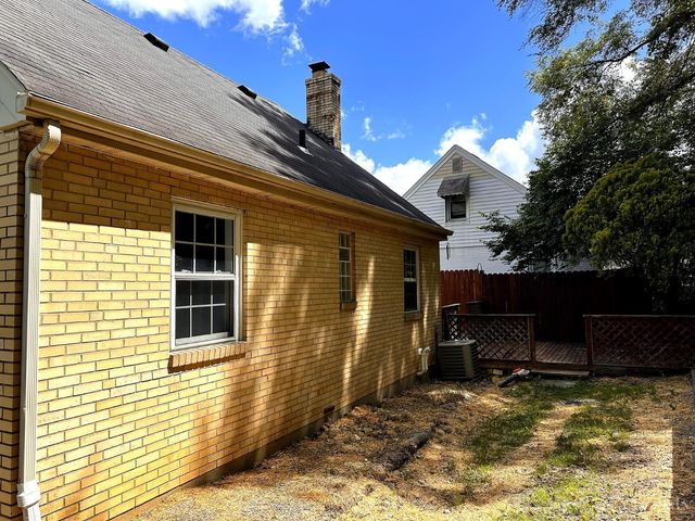 1612 Hunt Rd, Reading, OH 45215