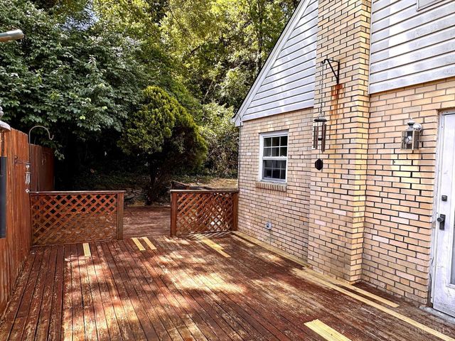 1612 Hunt Rd, Reading, OH 45215