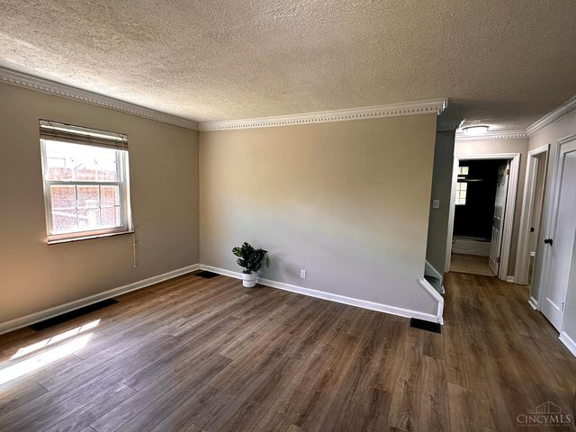 1612 Hunt Rd, Reading, OH 45215