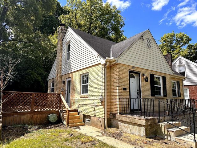 1612 Hunt Rd, Reading, OH 45215