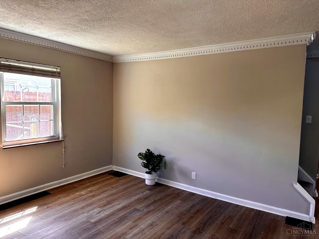 1612 Hunt Rd, Reading, OH 45215