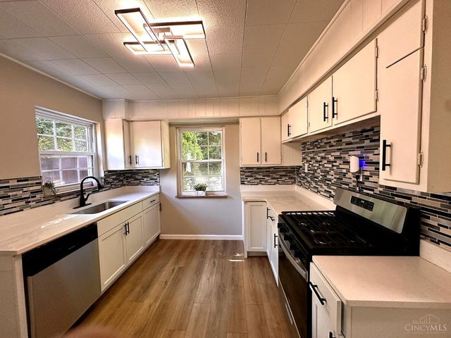 1612 Hunt Rd, Reading, OH 45215