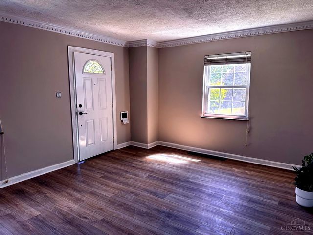 1612 Hunt Rd, Reading, OH 45215