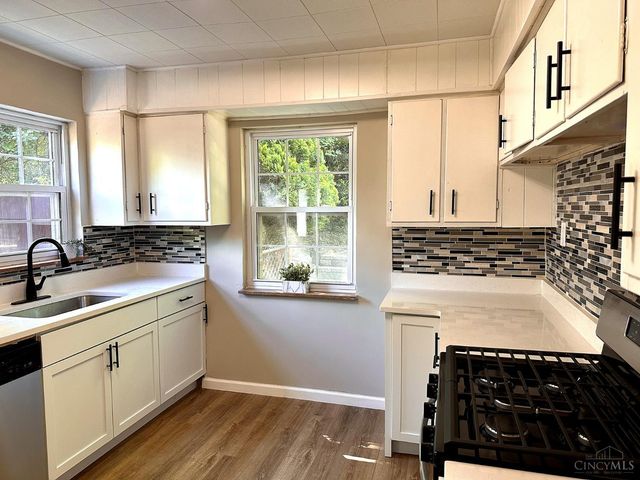 1612 Hunt Rd, Reading, OH 45215