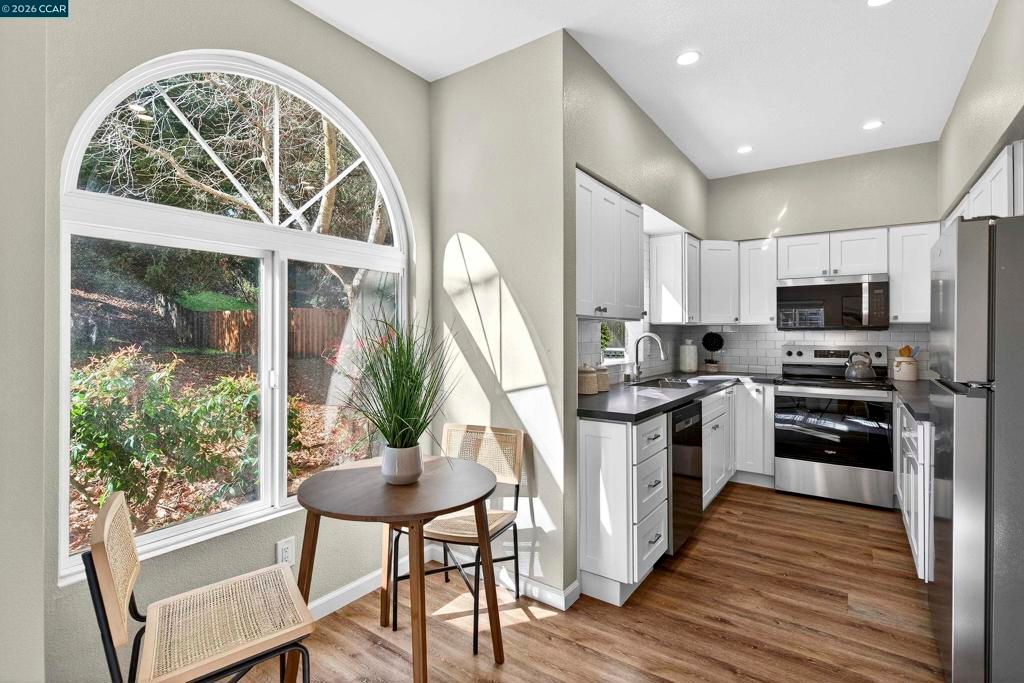 Image 10 of property listing at 603 603 Forest Run, Hercules, CA 94547