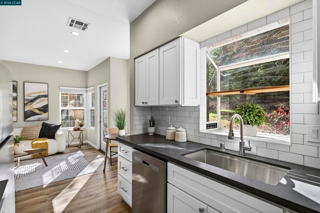 Image 13 of property listing at 603 603 Forest Run, Hercules, CA 94547