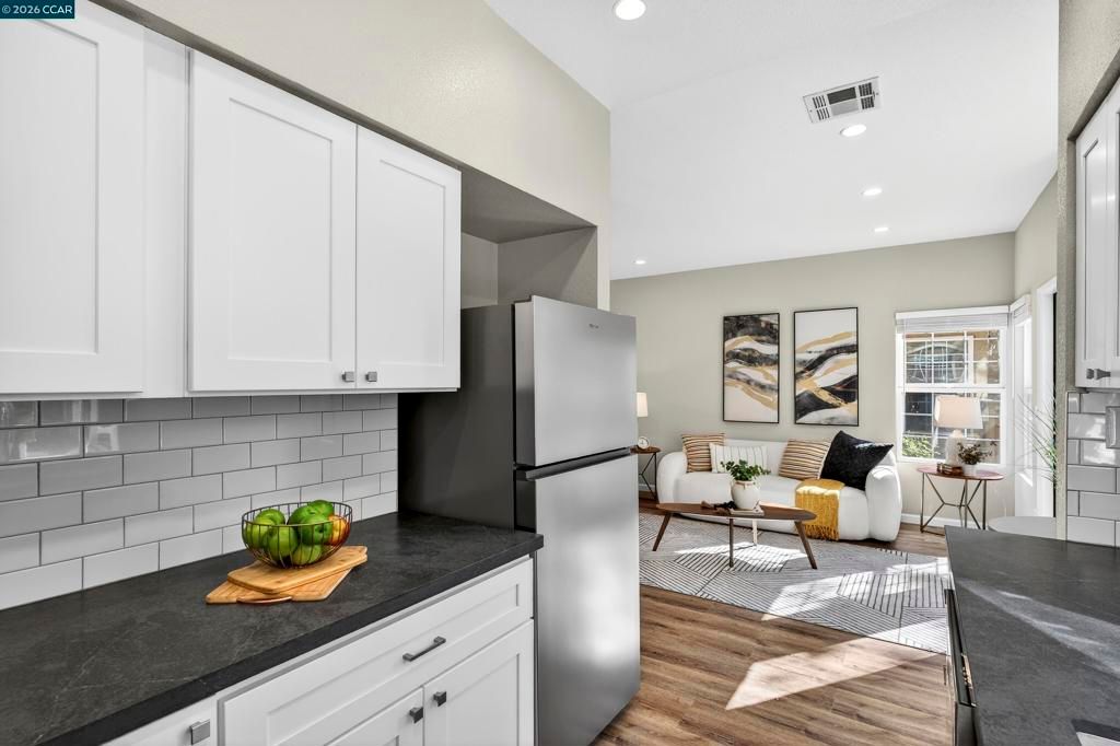 Image 15 of property listing at 603 603 Forest Run, Hercules, CA 94547