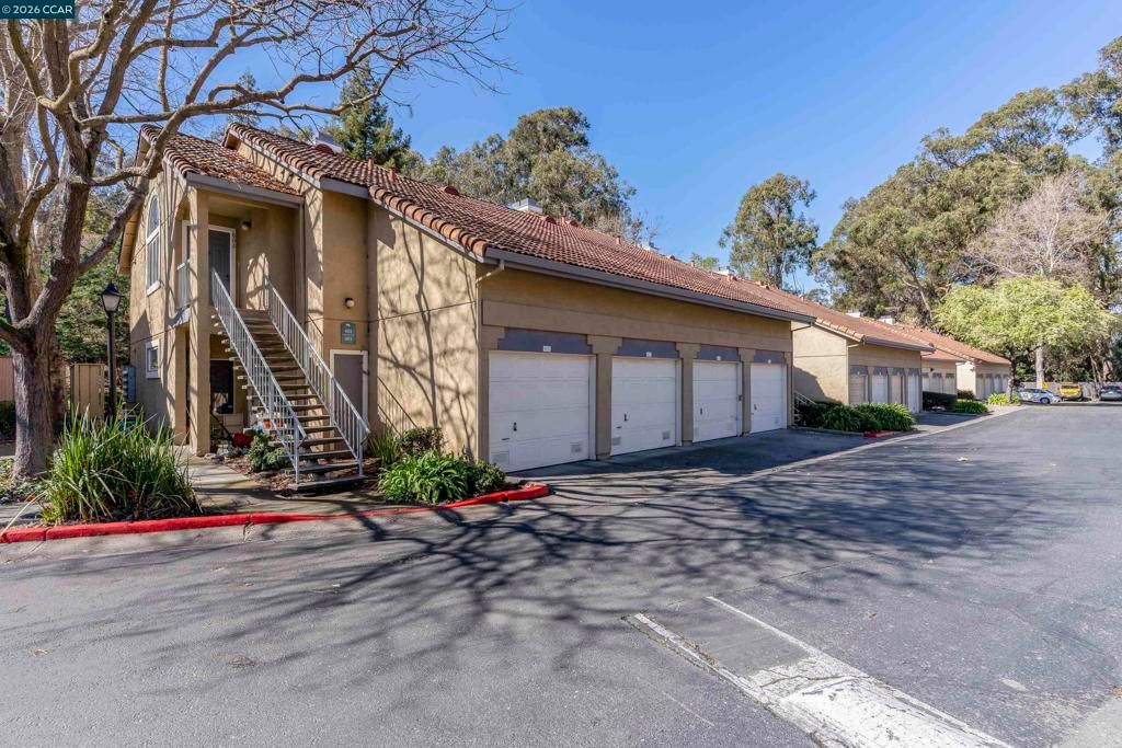 Image 2 of property listing at 603 603 Forest Run, Hercules, CA 94547