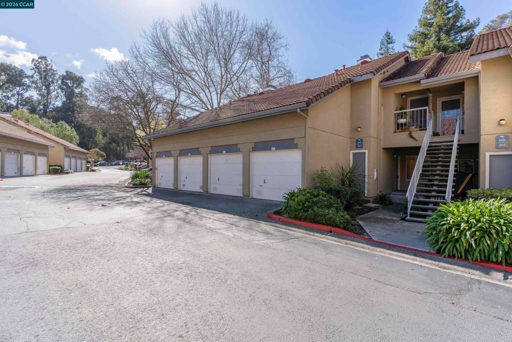 Image 3 of property listing at 603 603 Forest Run, Hercules, CA 94547