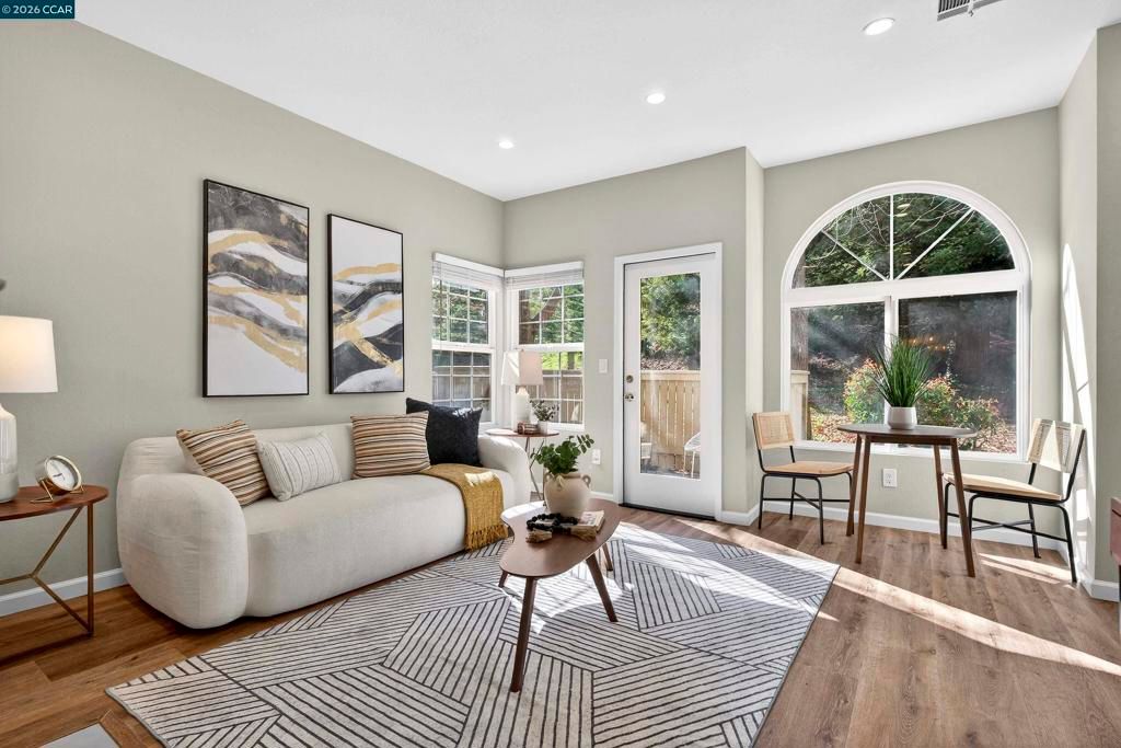 Image 5 of property listing at 603 603 Forest Run, Hercules, CA 94547