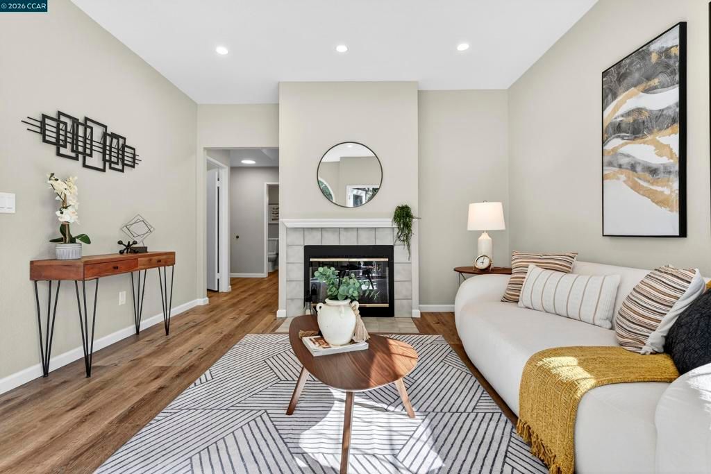 Image 7 of property listing at 603 603 Forest Run, Hercules, CA 94547