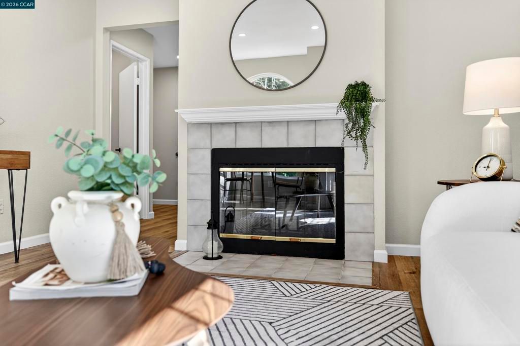 Image 8 of property listing at 603 603 Forest Run, Hercules, CA 94547