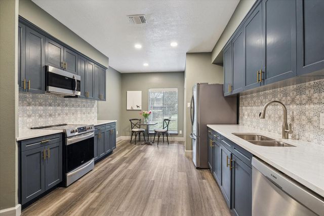 727 Bunker Hill Road 36, Houston, TX 77024