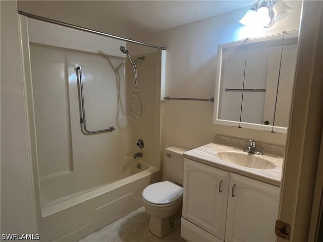 1747 Pebble Beach DR 106, Fort Myers, FL 33907