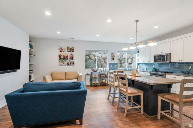 198 E ZINFANDEL LN, Vineyard, UT 84059