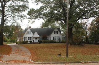 325 W Chulahoma Avenue, Holly Springs, MS 38635