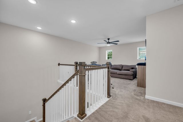 400 Hickory Pointe Dr, Dickson, TN 37055