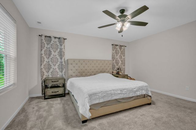 400 Hickory Pointe Dr, Dickson, TN 37055