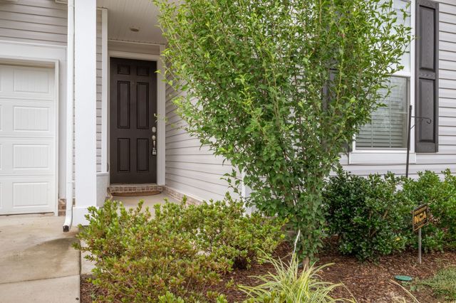 400 Hickory Pointe Dr, Dickson, TN 37055