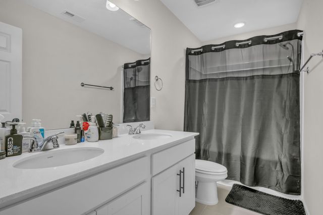 400 Hickory Pointe Dr, Dickson, TN 37055