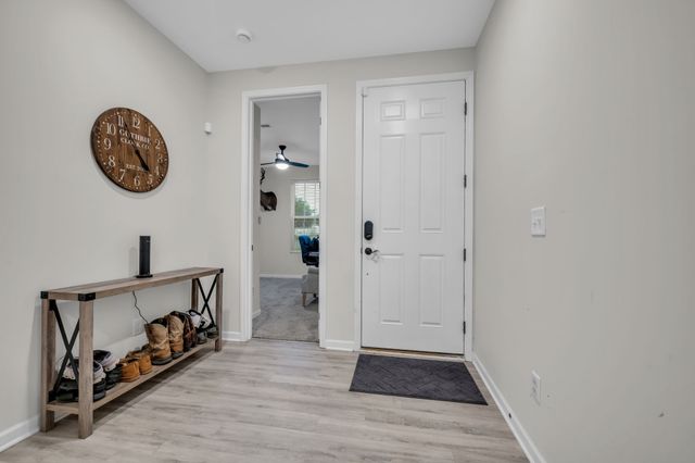 400 Hickory Pointe Dr, Dickson, TN 37055