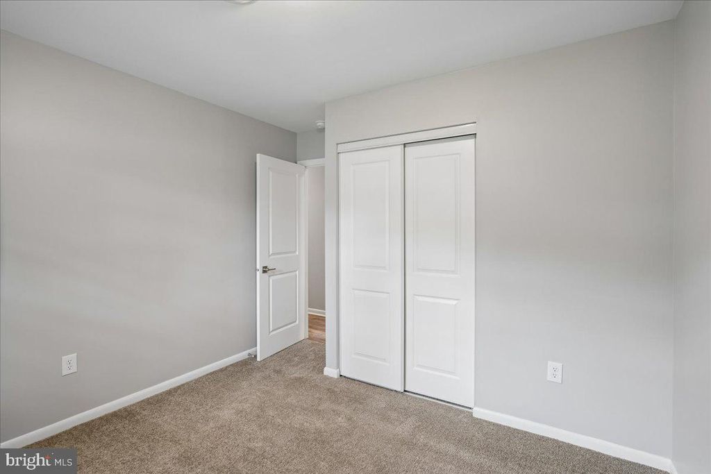 Image 10 of property listing at 27202 N TOURMALINE DR, Hebron, MD 21830