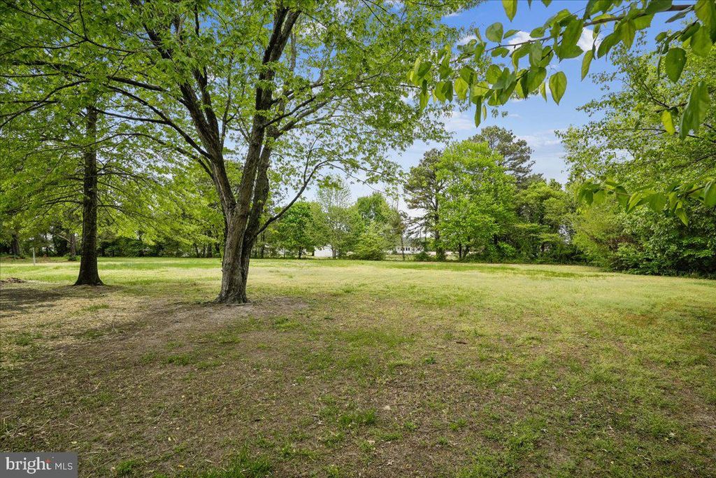 Image 13 of property listing at 27202 N TOURMALINE DR, Hebron, MD 21830