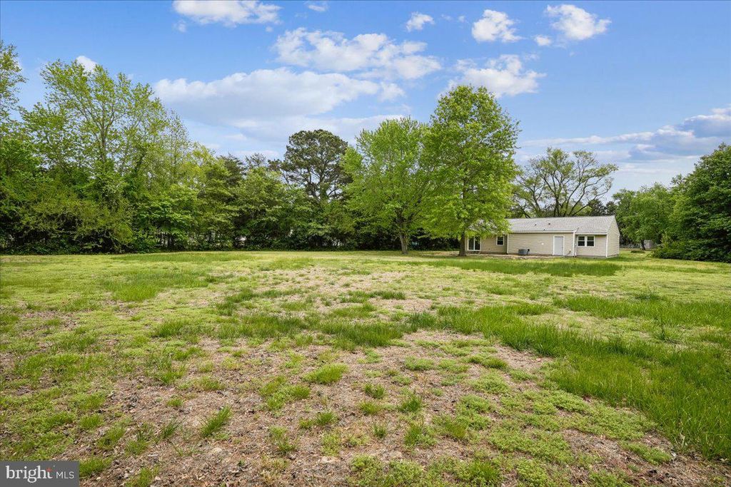 Image 14 of property listing at 27202 N TOURMALINE DR, Hebron, MD 21830