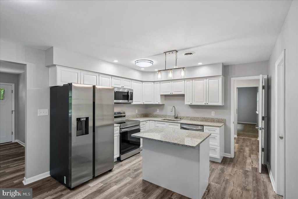 Image 2 of property listing at 27202 N TOURMALINE DR, Hebron, MD 21830