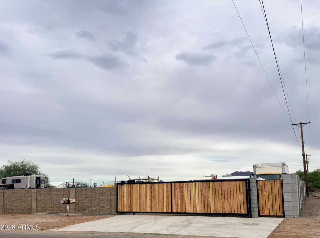 3050 W 4TH Avenue, Apache Junction, AZ 85120 — exterior