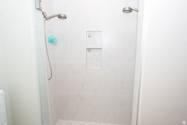10398 S MARTINGS DR, South Jordan, UT 84009