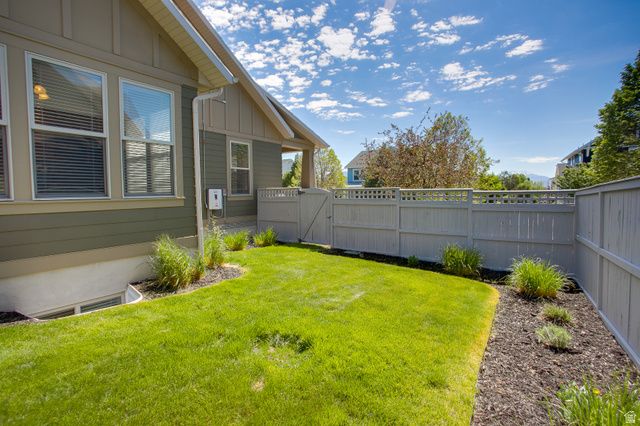 10398 S MARTINGS DR, South Jordan, UT 84009