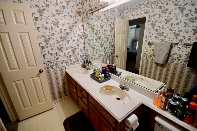 3019 Country Club Blvd, Sugar Land, TX 77478
