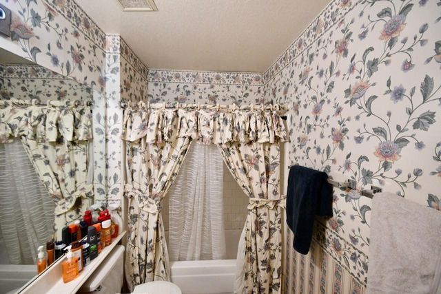 3019 Country Club Blvd, Sugar Land, TX 77478